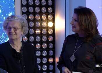 Raimonda Bulku prezanton për herë të parë në ekran nënën e saj