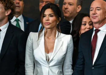 U komentua gjerë e gjatë nëpër rrjet, Sánchez reagon ndaj komenteve për veshjen