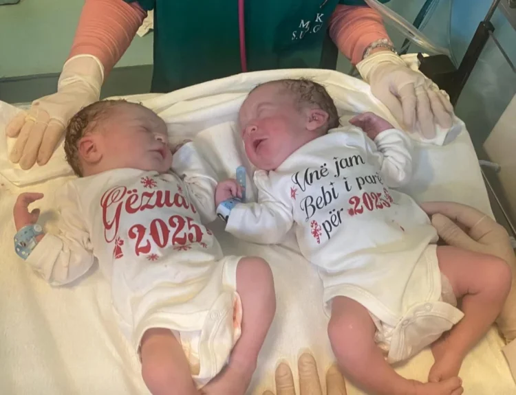 Viti 2025 nis ndryshe! Bebet e para janë binjakë