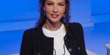 Ekskluzive: Isida Mollaymeri në pritje të ëmbël, nënë për herë të parë