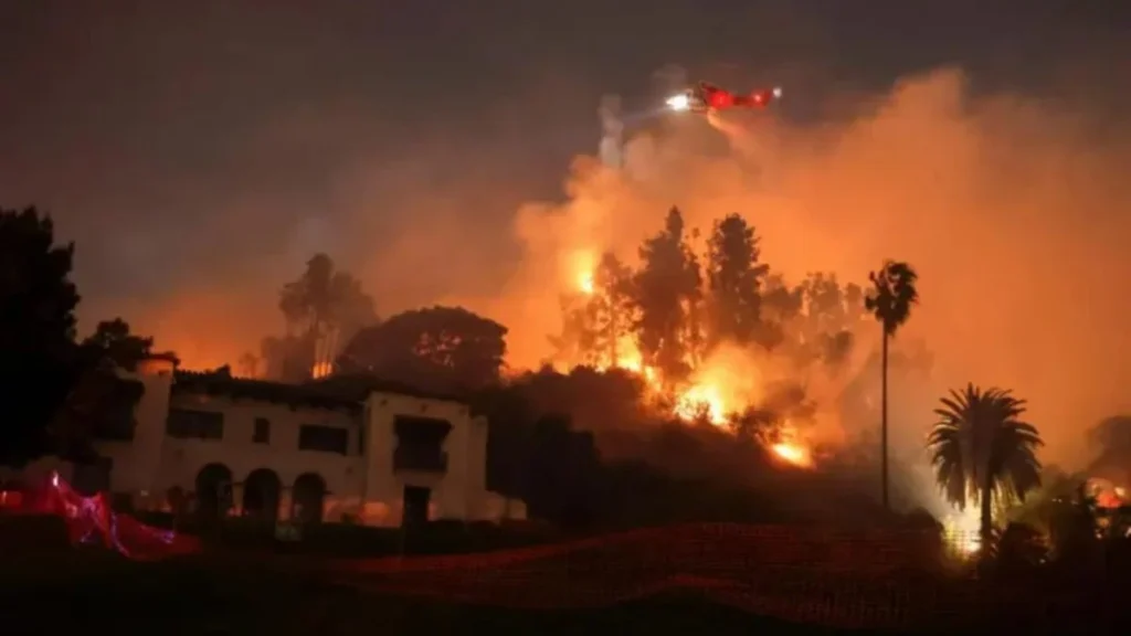 Zjarri përfshin kodrat e Hollywood/ 7 vatra aktive në Los Angeles