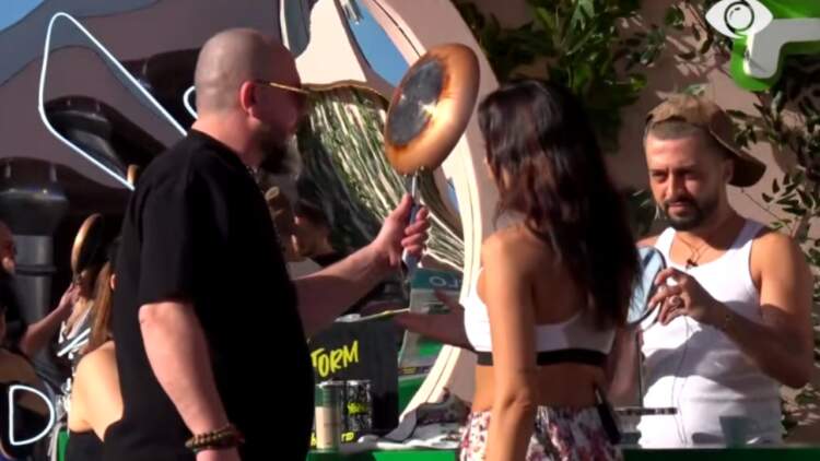 “Ofendim të të quajnë VIP”/ Debat mes Livias dhe Gertit: Për çfarë je e njohur ti?