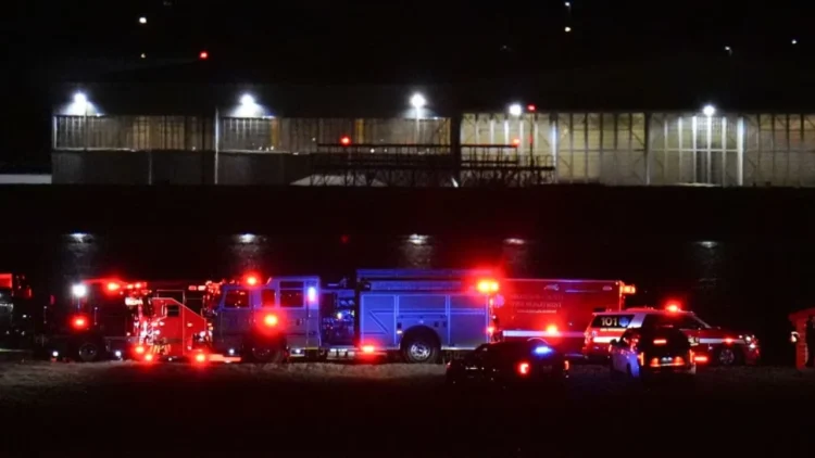 Avioni përplaset me helikopterin e ushtrisë në aeroportin ‘Reagan’,s’ka të mbijetuar