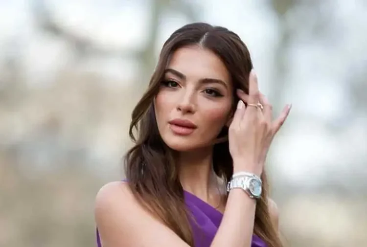 Aktorja e njohur turke bëhet nënë për herë të parë