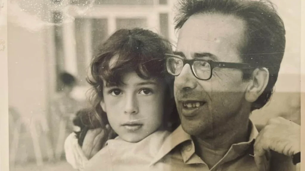 Vajza e Ismail Kadaresë publikon foton e rrallë me të atin, mesazhi prekës krah saj