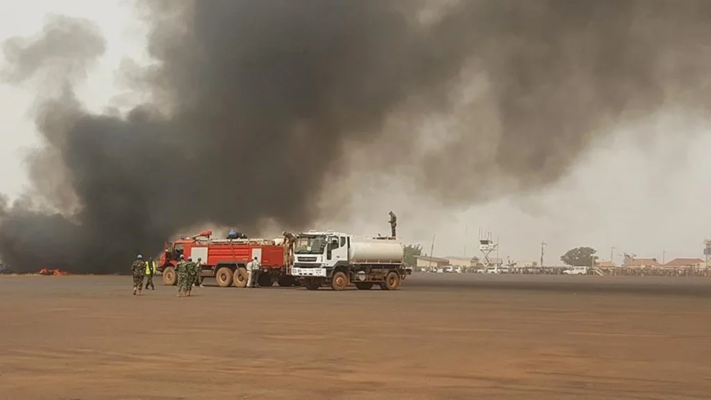 E rëndë në Sudanin Jugor/ Bie avioni gjatë nisjes, 18 persona humbin jetën