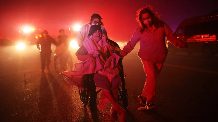 “Nata më shkatërruese”/ Zjarret në Kaliforni, më shumë se 1000 ndërtesa të djegura