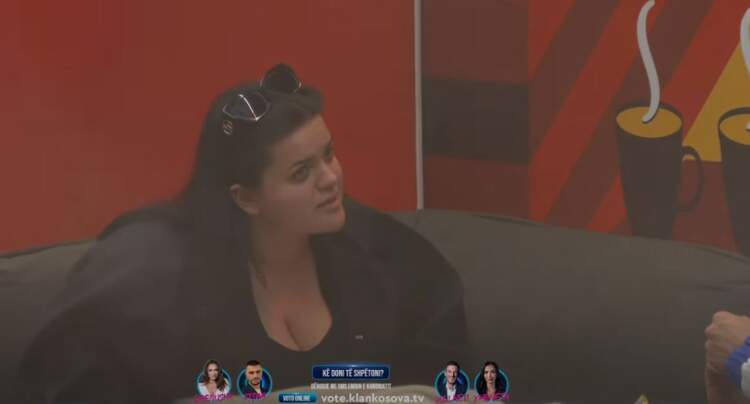 Gresa vë në dyshim talentin e Rovenës: Skandal, ajo nuk di të këndojë