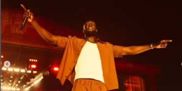 Po fliste në telefon teksa ngiste Rolls-Royce, e pëson reperi Stormzy