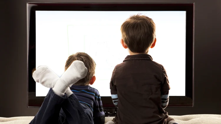 Rregullat e përdorimit të teknologjisë për fëmijët:Sa duhet të rrijnë para ekranit?