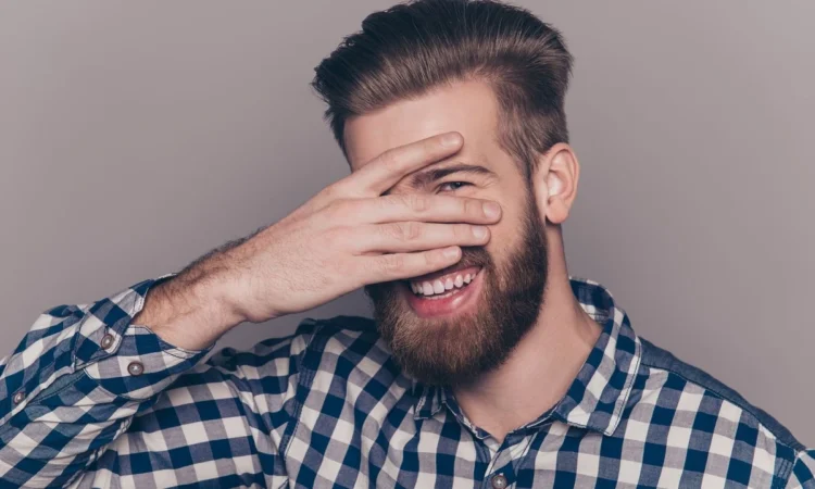 Këta meshkuj të zodiakut janë të frikësuar kur bëhet fjalë për flirtim