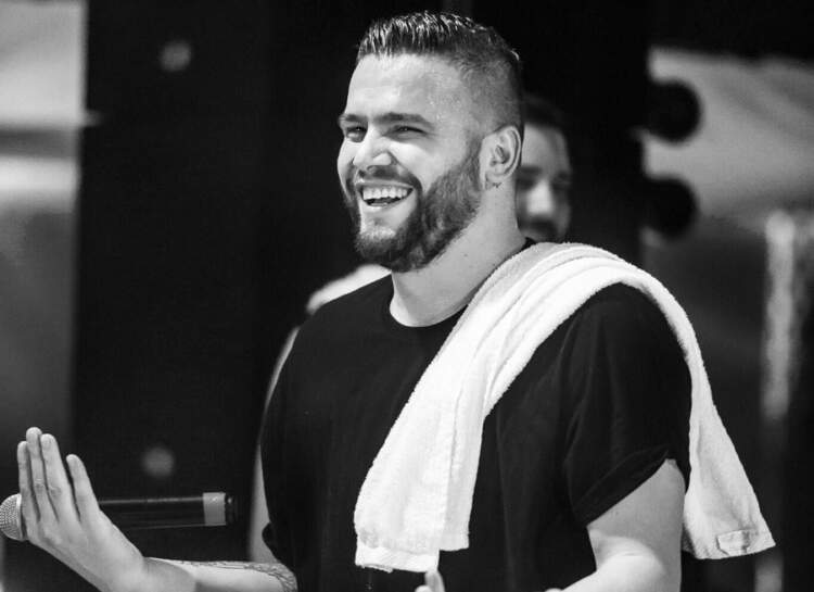 Prej kohësh i distancuar nga jeta publike, ja se çfarë po ndodh me Flori Mumajesin