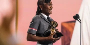 Historia/ Pesë vjet pasi u pushua nga puna, Doechii fiton Grammy e saj të parë