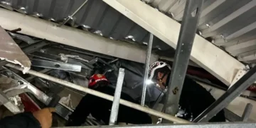 Shembja e çatisë së qendrës tregtare lë tre të vdekur dhe dhjetëra të plagosur