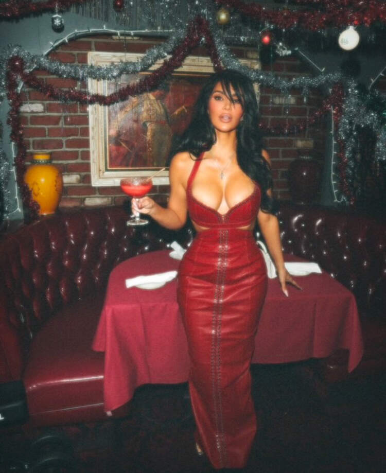 Studim mbi ngjyrën e preferuar të femrave në veshje