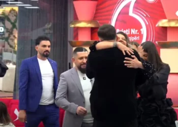 Brohorima dhe vështrime të shtrembërta, si u prit rikthimi i Gertës nga banorët?