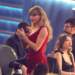 Dalin pamjet – Taylor Swift e shpërbleu stafin e Grammy Awards me para