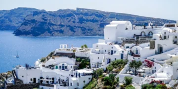 Çfarë po ndodh në Santorini? Më shumë se 500 lëkundje, ndalohet hyrja në ishuj