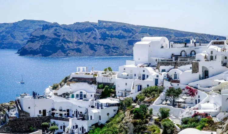 Çfarë po ndodh në Santorini? Më shumë se 500 lëkundje, ndalohet hyrja në ishuj