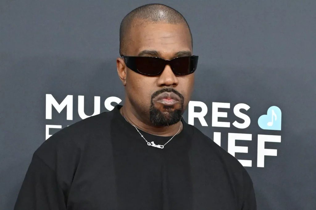 Amber Rose zbulon: Kanye West i vesh partneret e tij me qëllim