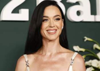 Katy Perry do të udhëtojë për në hapësirë ​​me raketën e Jeff Bezos