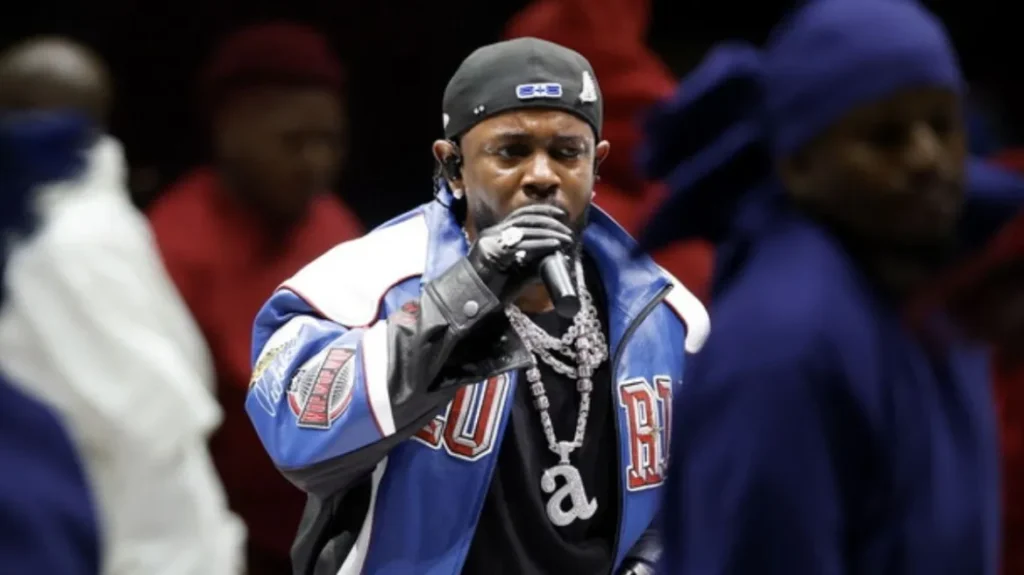 Falë albumeve të tij, Kendrick Lamar arrin një tjetër sukses