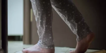 Nokturia: Sa herë është normale të ngrihesh natën për të shkuar në tualet?