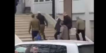 Hashim Thaçi në Kosovë, Gjykata Speciale i jep leje të vizitojë të atin në spital