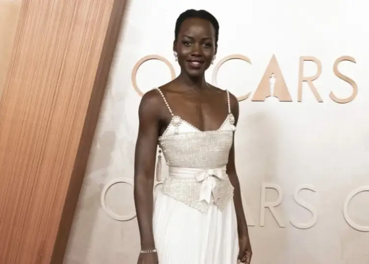 Nuk ua merr mendja! Kaq orë u desh të krijohej veshja e Lupita Nyong’o për Oscar
