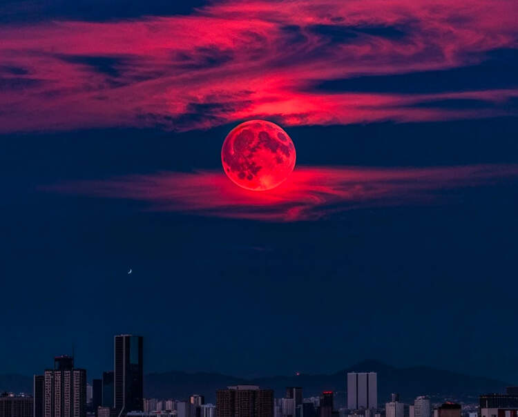 Eklipsi i rrallë hënor, ja kur pritet të shfaqet “Hëna e përgjakur”