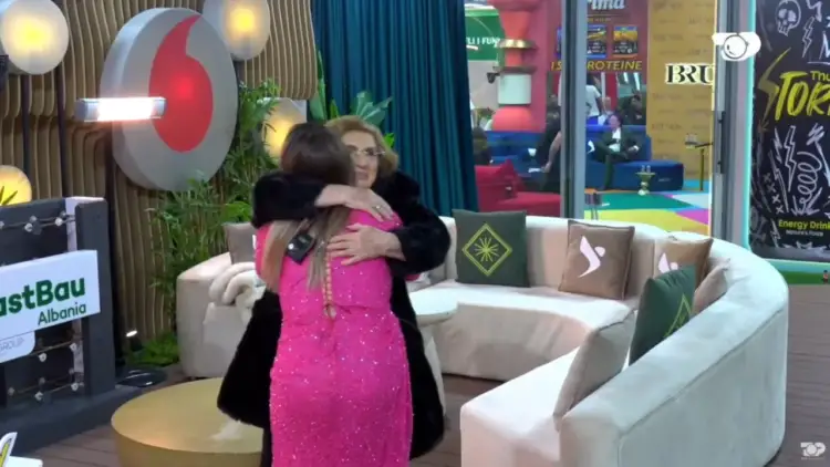 Takimi emocionues mes Gertës dhe vjehrrës: Mos e ul moralin tënd!