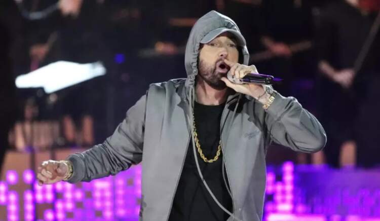 Akuzohet për shitje të këngëve të Eminem, ish-punonjësi rrezikon burg