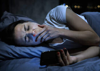 Studimi zbulon lidhjen mes gjumit të vonë dhe shëndetit mendor