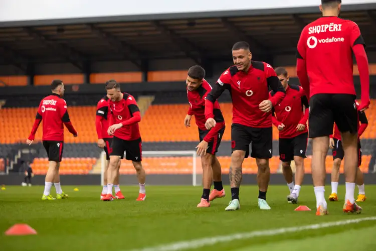 Përgatitjet për Andorrën, Kombëtarja zhvillon seancën e radhës stërvitore në Londër