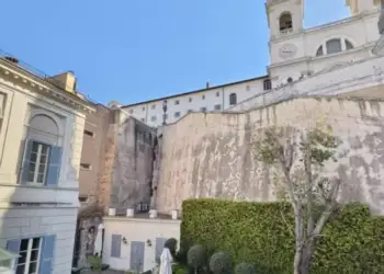 Tragjike: Turistja 55-vjeçare humb jetën pas rënies nga “Shkallët Spanjolle”