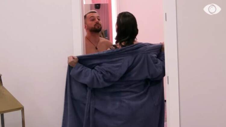 Në debat e sipër, Rozana i zhvishet para syve Gjestit: A po don me më këqyrë?