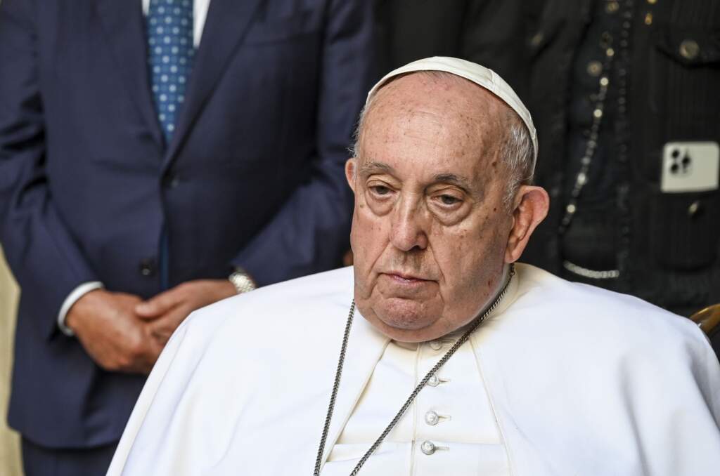 Thjeshtësia deri në fund: Çfarë la pas Papa Françesku