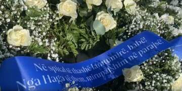 Mesazhi prekës i Hashim Thaçit në kurorën me lule për babanë e tij