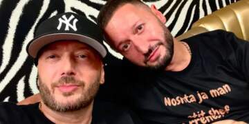 “I shihni vetëm ti e Zoti…”/ Unikkatil shkon te varri i vëllait të tij