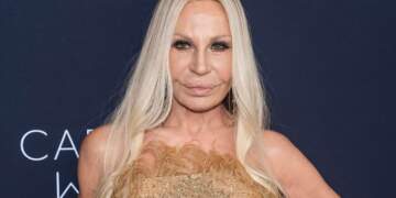 Fundi i një epoke! Donatella jep dorëheqjen nga drejtimi i “Versace”