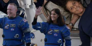 Astronautët e NASA-s kthehen në Tokë pas 9 muajsh në hapësirë