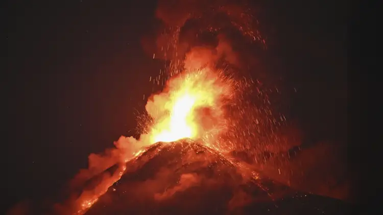 Shpërthen vullkani në Guatemalë, qindra qytetarë evakuuohen nga shtëpitë e tyre