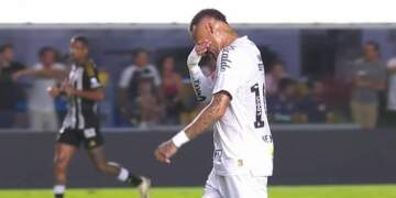 Video/ Neymar dëmtohet sërish, lë fushën mes lotësh