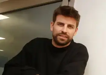 Kjo është gruaja misterioze me flokë të kuqe me të cilën Pique u pa në Miami