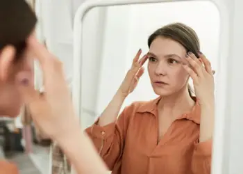 Çfarë është çrregullimi dismorfik i trupit dhe a mund të trajtohet?