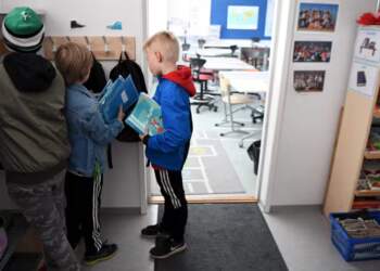 Finlanda kufizon përdorimin e telefonave celularë gjatë ditës së shkollës