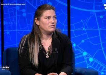 ‘S’kemi marrë falje’/Nëna e Martin Canit: Shkolla më hoqi vetëm nga grupi i WhatsApp