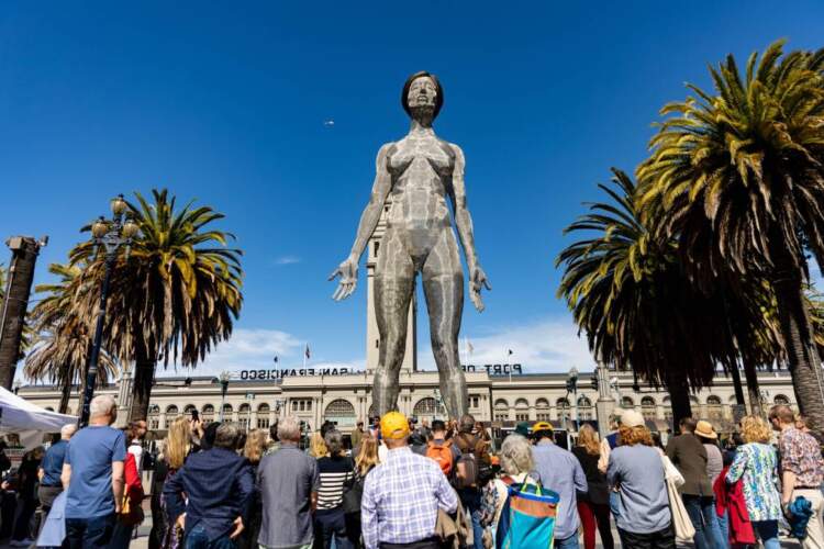 “R-Evolution”: Skulptura e një gruaje nudo pushton San Franciskon
