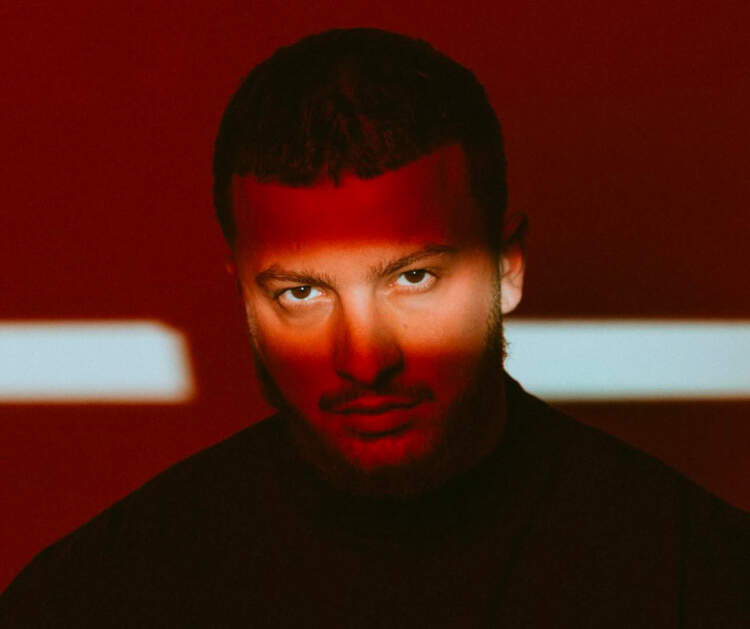 Pas rikthimit në muzikë, Fero heq dorë nga feja islame?