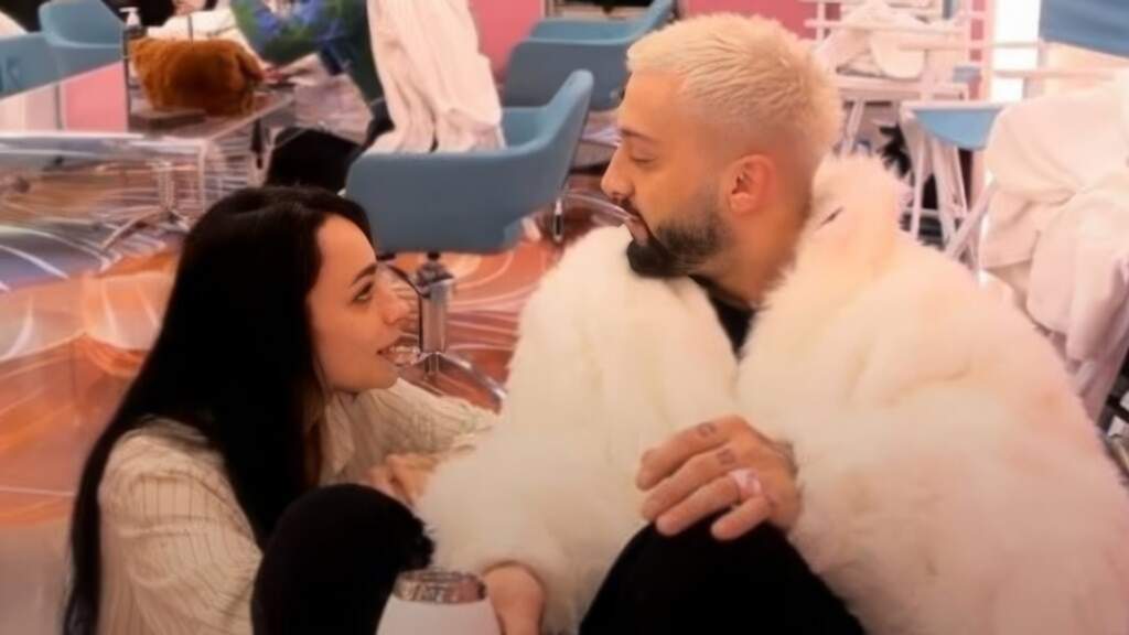 Gjesti bisedon me Eglin: Çfarë qejfi me u puth